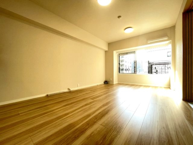 広々としたLDKは、隣接するお部屋の扉を開けて、さらに解放感ある空間に。　　