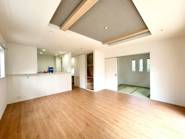 おうち時間がもっと好きになる、心地よいリビングスペース。　テレビや読書、趣味の時間も快適に過ごせる場所です。