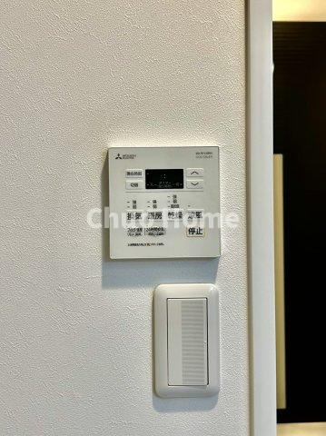 【浴室乾燥機】暖房・冷風・換気・乾燥が可能です。毎日を快適に過ごせるうれしい機能が揃っています。雨の日の洗濯物も安心です。