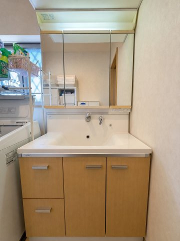 朝の身支度には欠かせない独立洗面化粧台！