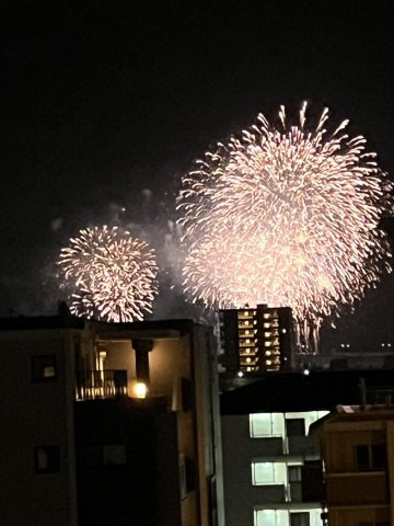 バルコニーからあしや花火大会の花火が見られます！（2025年7月26日撮影）