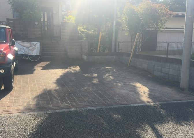 駐車場と明記されていても、最小スペースでつくられた駐車場だと大型車は駐車できなかったり、出入りしにくくなったりする可能性があります。お車のサイズと購入したい物件の駐車場のサイズを現地で確認しましょう。
