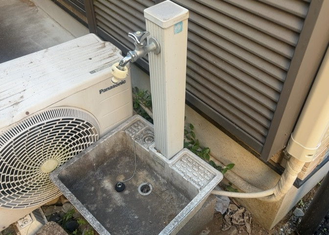 敷地内に散水栓や立水栓があると便利です。水道水を直接利用できるため、水を運ぶ手間を省くことが出来ます。大量の水を必要とする洗車作業や清掃などに役立ちます。その他設備とあわせて、現地でご確認ください。