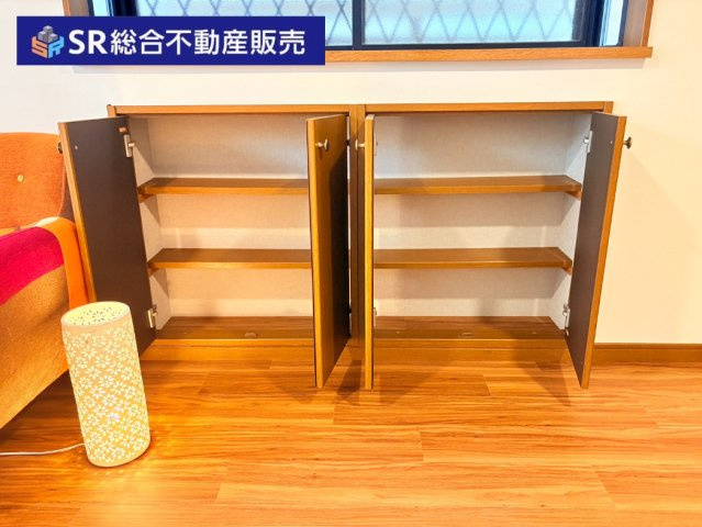 リビング収納があると細かい物を収納できます！