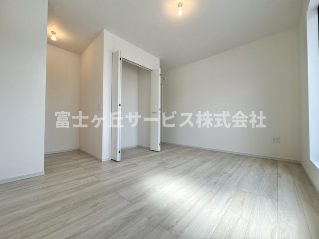 落ち着いて過ごせる寝室です