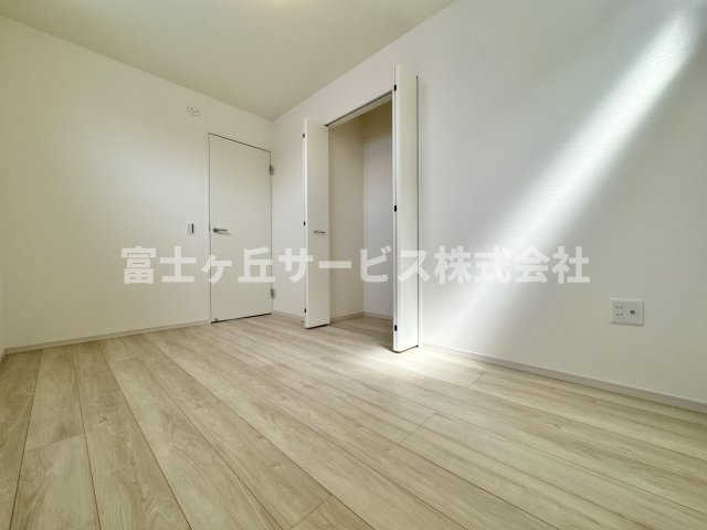 収納もある洋室です