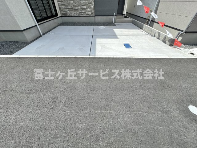 車種により2台駐車可能です