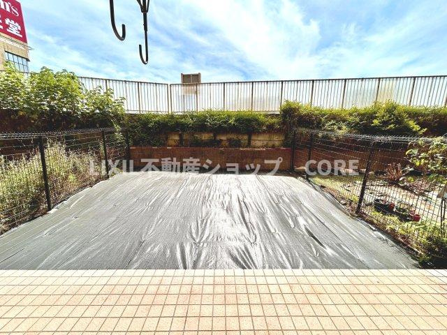 気持ちのいい空が見渡せる広いテラス。通風・採光にも優れ、心地よい光と風があふれています。
