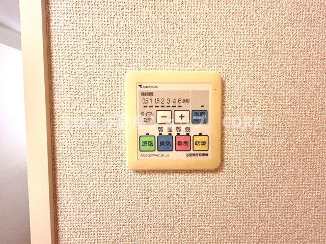 雨の日や湿気の多い梅雨時期など、洗濯物が乾き難い時期に重宝する浴室換気乾燥機。