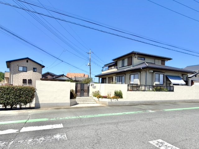 ■外観｜特徴のある個性的な住まいと美しい街並み、そして住みやすい環境を、ぜひ現地でご覧になりませんか。お気軽にお問合せください(^^)　　