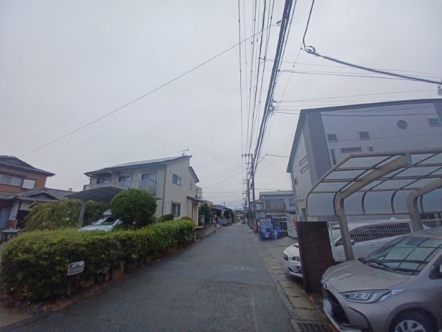 桜や紅葉の名所に出かける人は多いと思いますが、家にいながら季節の移ろいを感じる生活を送りませんか？リビングや窓から見える景色が生活を彩るワンポイントに！現地から見える景色を堪能してみては如何でしょう。