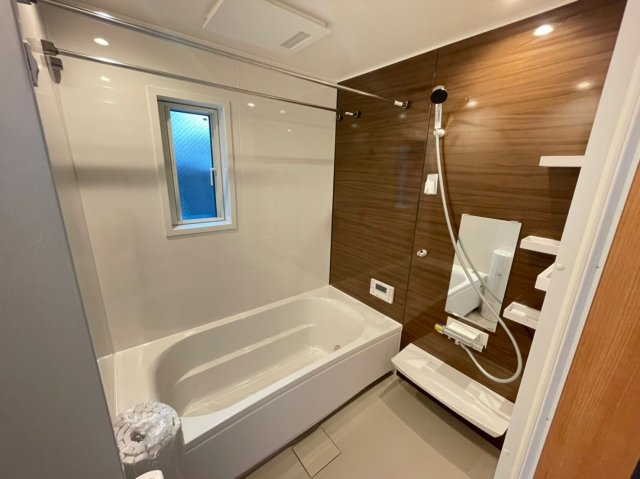 浴室乾燥機、暖房、涼風完備♪　追い炊き、保温、湯張り機能も付いています♪