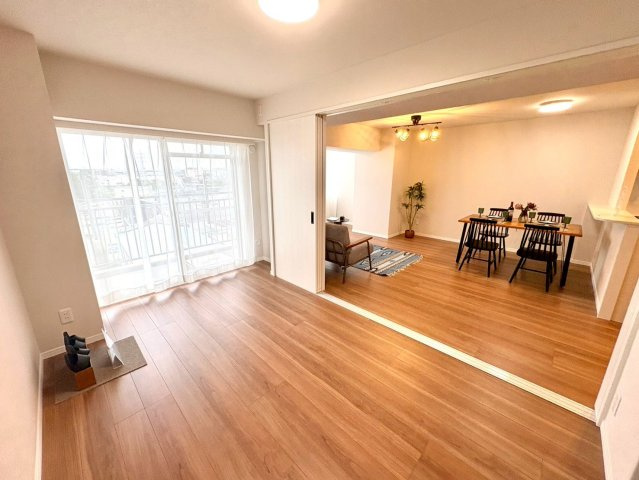 洋室5.3帖・収納付きで、お部屋がすっきり片付きます。