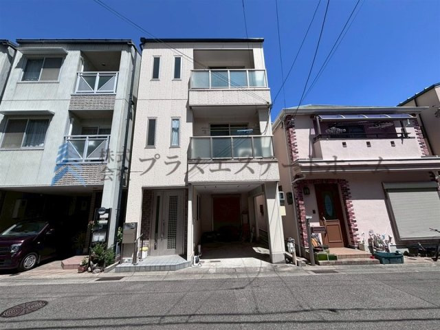駐車場1台♪ハイルーフ車駐車OK（車種制限有）♪