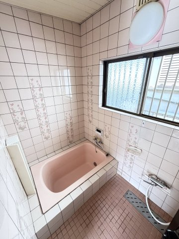 日々の疲れを癒すお風呂付です