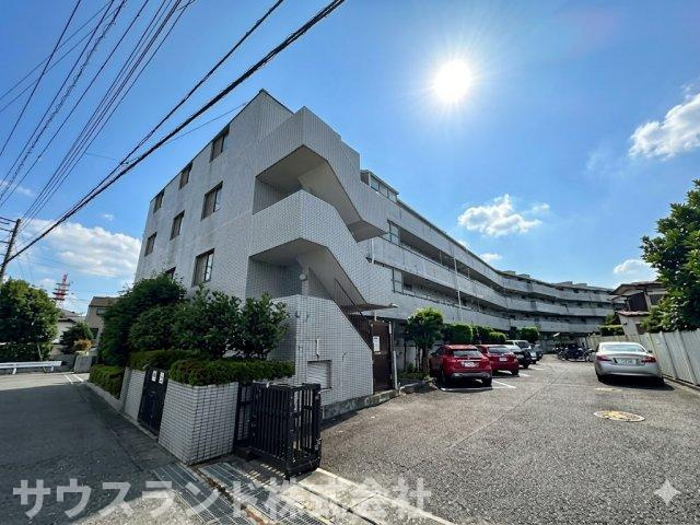 本画像は空室写真にCG・AI技術で家具・調度品（絨毯などを含む）を配置したバーチャルステージング画像です。画像内の家具・小物は販売価格に含まれません。現況と差異がある場合は現況を優先とします。