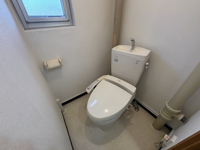 温水洗浄機付きトイレです！