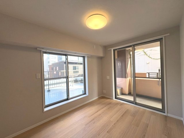 洋室5.8帖・収納付きで、お部屋がすっきり片付きます。
