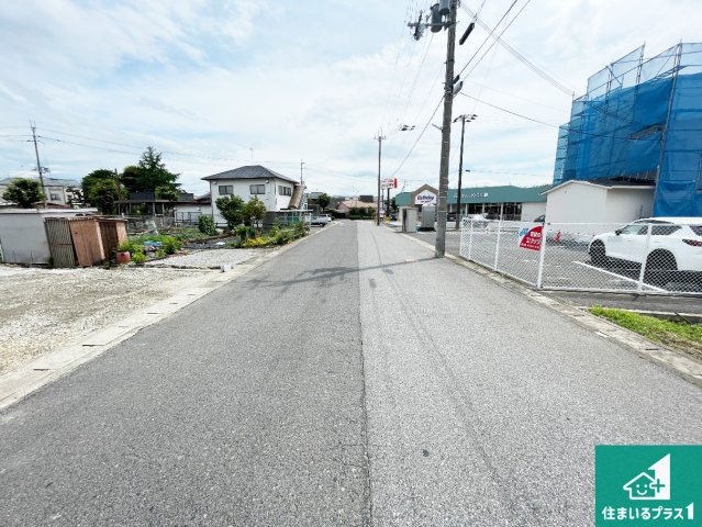 周辺は落ち着いた街並みの住宅地！子育てがしやすい住環境です！まだ未完成ですが、現地でしかわからない事もございます。是非一度ご覧ください。