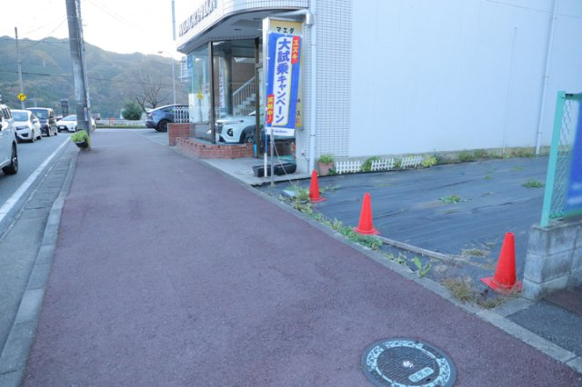 物件の詳細については、現地を見てわかること以外に、役所や法務局などで調べないとわからないことがあります。そのため、現地に行く場合は、もしこの物件を買ったらどのような生活ができるかをイメージしましょう。