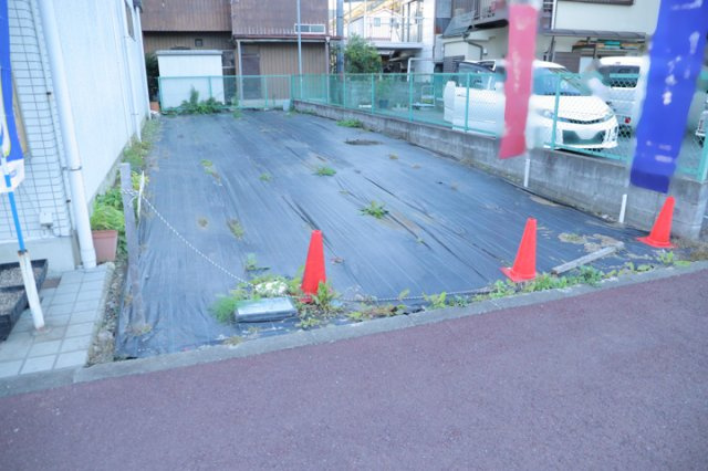 隣家の土地はどうなっているのか、生活利便施設が近くにあるのか、学校まで近いかなど、お客様のライフスタイルにあわせたイメージが重要です。また、近くにあると困る施設が近くにないかも確認するといいでしょう。