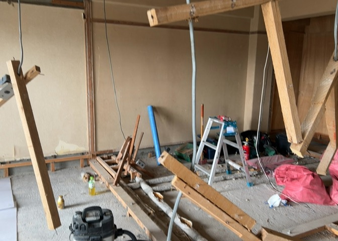 寝室でゆっくりと過ごすためにはベッド周りの適度な空間を担保することや窓の位置、照明の明るさ、寝室の広さなどを考える必要があります。自身や家族の構成とライフスタイルに併せて寝室にする部屋を選びましょう！