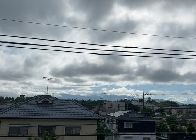 眺望の良さを楽しめるダイニングキッチンで家族団らんの時間を過ごしてはいかがでしょうか。バルコニーから見える景色を家族で眺める時間は、時間が経つのを忘れてしまいそうですね。是非、現地を見に行きましょう！