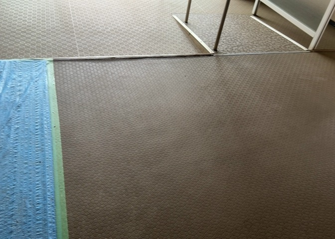 ロビーというと、エントランスと何がちがうの？と思いますよね。実はロビーとエントランスには明確な決まりはありません。物件によっては、エントランスを入って広がるある程度の広さのある空間がロビーとなります。