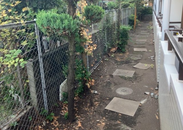 物件によっては、入居者が個人的に使用できる専用庭がついているものもあります。また、住宅の中にある土間の部分を庭と呼ぶこともあります。庭の用途は住む人によって変わり、それによってデザインもさまざまです。