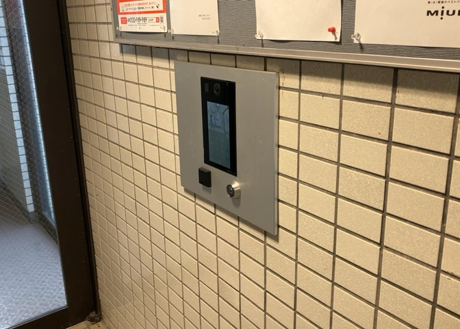 当然のことではありますが、オートロックやセンサーライト、ホームセキュリティーなどの防犯設備があれば、小さいお子様がいるご家庭も安心ですよね！まず物件購入の際は、防犯設備もチェックするようにしましょう。