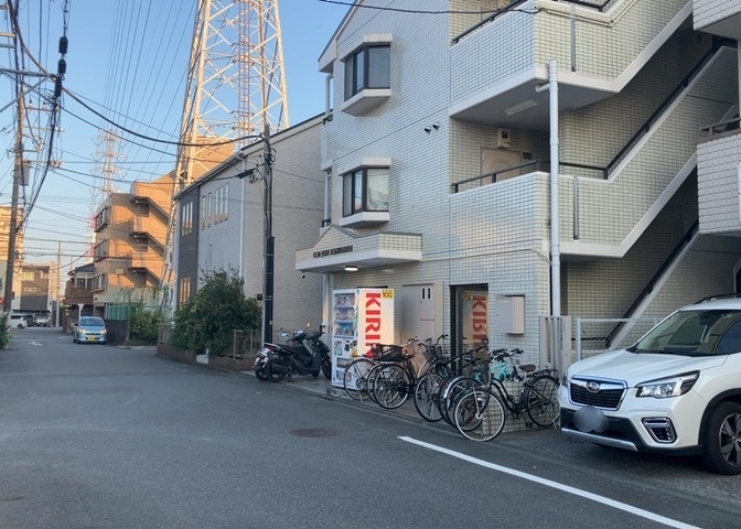 隣家の土地はどうなっているのか、生活利便施設が近くにあるのか、学校まで近いかなど、お客様のライフスタイルにあわせたイメージが重要です。また、近くにあると困る施設が近くにないかも確認するといいでしょう。