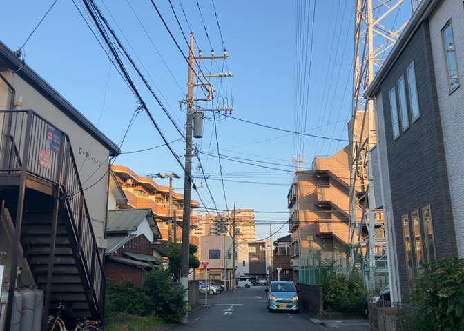 眺望を気にして物件を探す場合、前面に建物が建っていないか現地で確認しましょう！前面に建物があると景色はもちろん、日当たりや風通しにも影響が出てきます。住んだ時のことを想像しながら現地見学をしましょう。