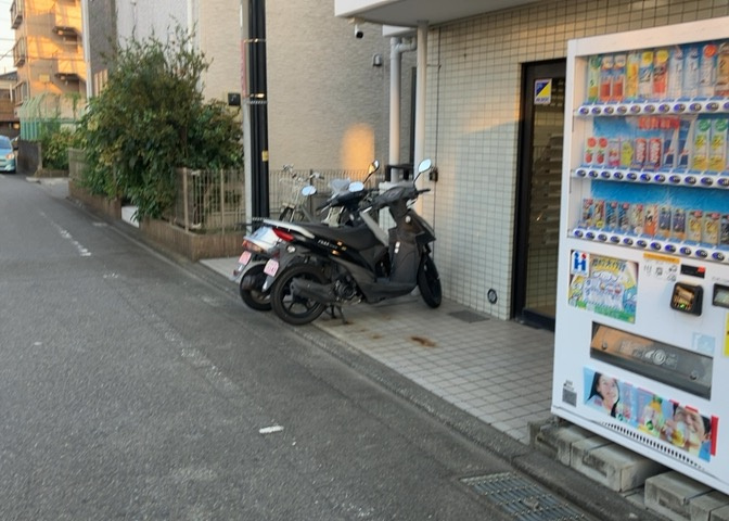 駐車場と明記されていても、最小スペースでつくられた駐車場だと大型車は駐車できなかったり、出入りしにくくなったりする可能性があります。お車のサイズと購入したい物件の駐車場のサイズを現地で確認しましょう。