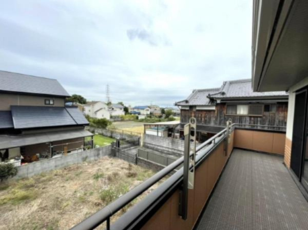 2階バルコニーからの眺望。バルコニーは、東側と南側の2面バルコニーになってます。