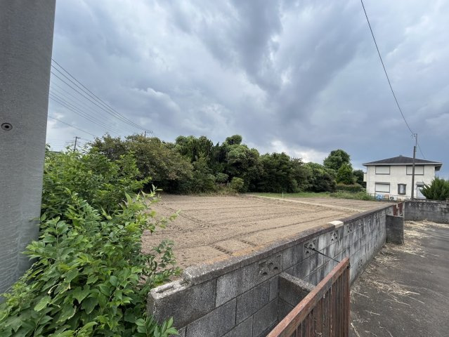 広々とした敷地約90坪！建築条件なし・お好きなハウスメーカーで建築可能です！当社無料の間取り作成も承ります！お気軽にお問い合わせください！
