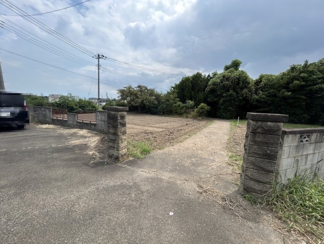 広々とした敷地約90坪！建築条件なし・お好きなハウスメーカーで建築可能です！当社無料の間取り作成も承ります！お気軽にお問い合わせください！