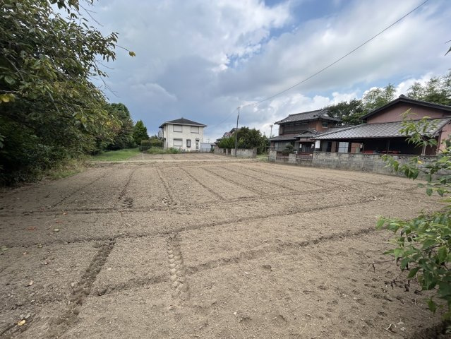広々とした敷地約90坪！建築条件なし・お好きなハウスメーカーで建築可能です！当社無料の間取り作成も承ります！お気軽にお問い合わせください！