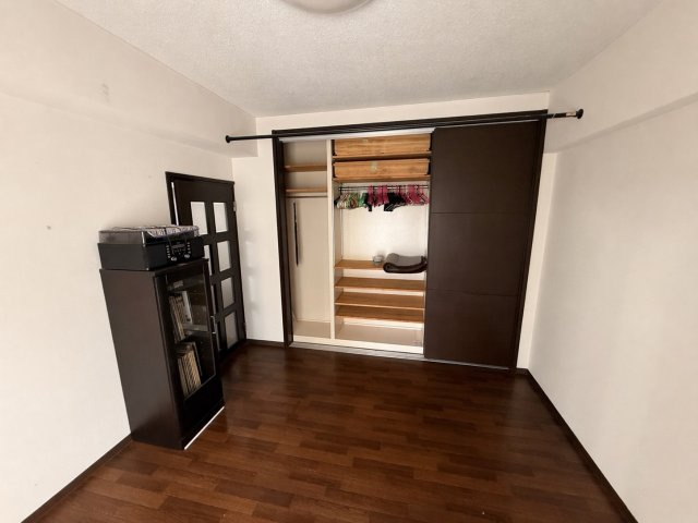 北側洋室です