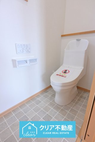 2階トイレは忙しい朝も家族と分けて使用できます♪