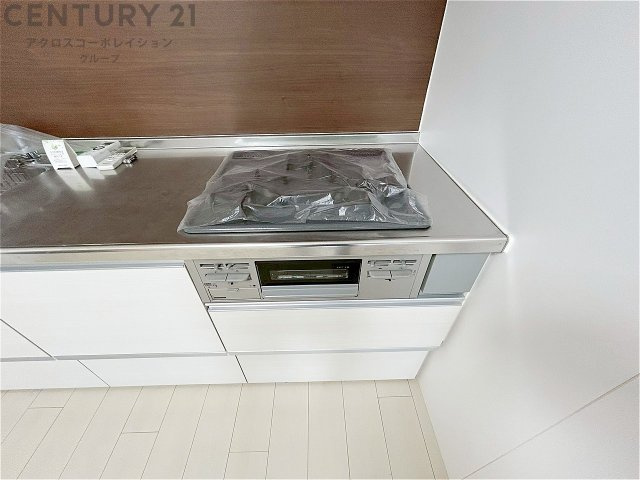 多数の調理器具を同時に使用でき、料理の効率化が可能。省エネで節約になり、様々な料理スタイルに適応できます。また、火力調整が独立しており、手入れや掃除もしやすく、今よりもっとお料理が楽しくなるかも。　