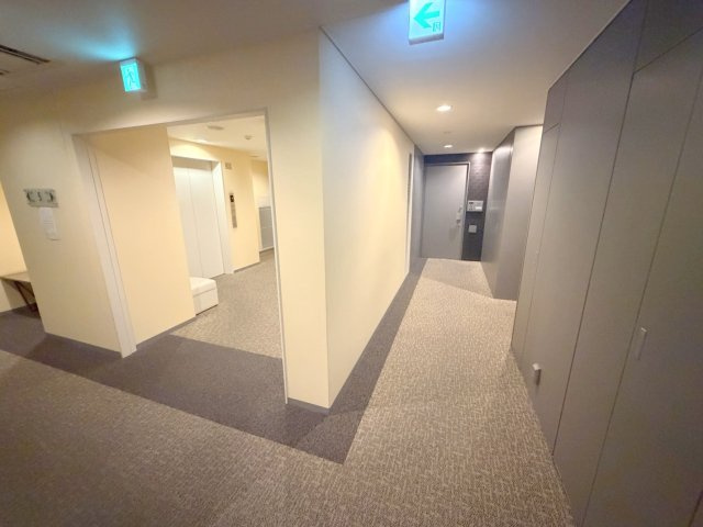 共用廊下/上質感あふれる内廊下仕様
