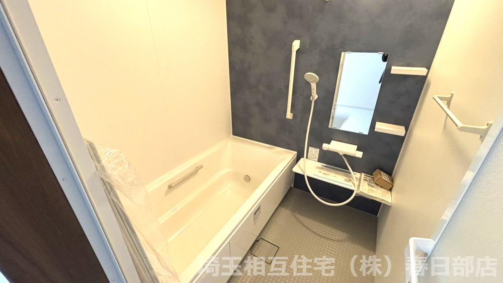 落ち着いた雰囲気でゆったりとお寛ぎいただけるバスルーム