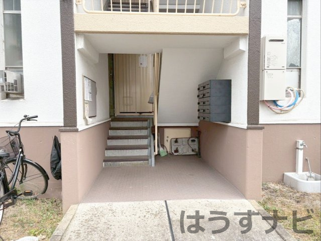 掲示板、郵便受け、外水栓有り！