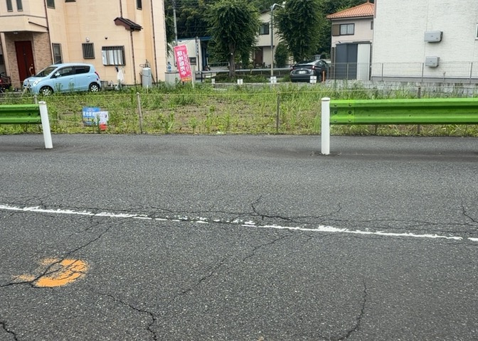 土地の形が極端に長細かったり、狭小地、あるいは道路との高低差がある傾斜地だった場合、後々売ろうとしても買い手がつかない場合もあります。後々、売却することになった時に価値の下がらない土地を選びましょう。