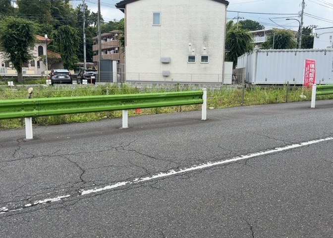 土地を買う際、住む地域の自治体や福祉の補助制度にも注目してみましょう。子供や老人の医療補助やゴミ出しのルールなど、自治体によってルールに大きな違いがあるため、暮らしやすい土地で判断するとよいでしょう。