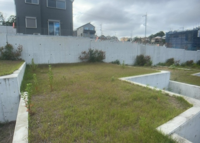 土地探しをしていると都市計画区域という言葉を目にすると思います。法律によって、都道府県知事や国土交通大臣が指定するエリアのことを指しており、都市計画区域は市街化区域と市街化調整区域に分けられています。