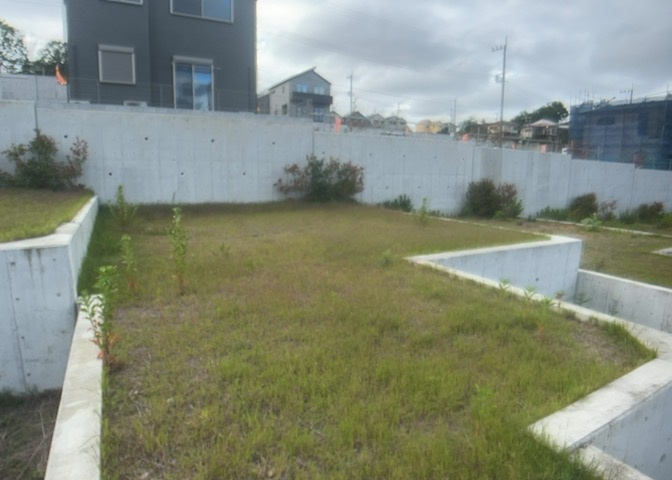 家を建てる前提で土地を探している場合、地盤の丈夫さは譲れない条件の一つです。地盤が脆弱だと追加工事が必要となります。また、過去に地盤沈下や液状化現象を起こした土地は、できるだけ避けた方がいいでしょう。