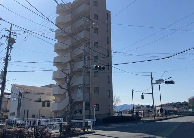 隣家の土地はどうなっているのか、生活利便施設が近くにあるのか、学校まで近いかなど、お客様のライフスタイルにあわせたイメージが重要です。また、近くにあると困る施設が近くにないかも確認するといいでしょう。