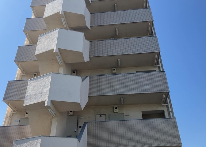 ＳＲＣ造は強度や耐震性の面でもRC造と比べて優れています。そのため、10階建以上の高層または超高層マンションなどの建築にも多く採用されています。柱や梁などのサイズが小さくても高い耐震性を確保できます。