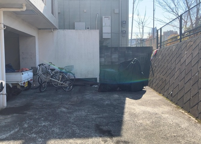駐車場と明記されていても、最小スペースでつくられた駐車場だと大型車は駐車できなかったり、出入りしにくくなったりする可能性があります。お車のサイズと購入したい物件の駐車場のサイズを現地で確認しましょう。